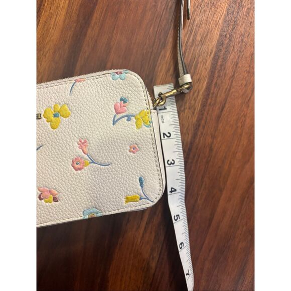 Coach Women's White Floral Kira Crossbody Bag And Matching Wallet NWOT - Picture 4 of 15